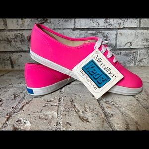 Vintage hot pink NWT Keds size 8